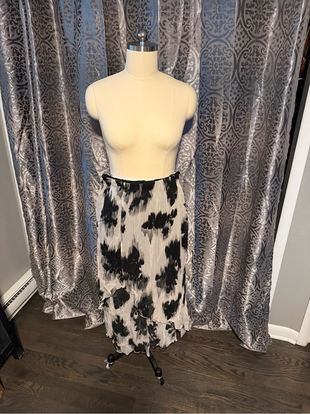 SAINT & SOFIA; High Low Black & White Floral Pleated Skirt